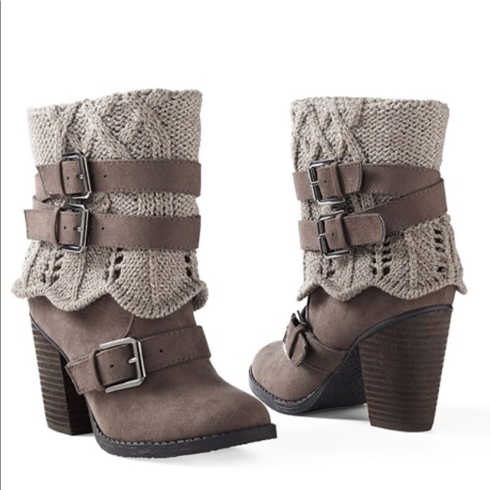 SWEATER BUCKLE BOOTIE